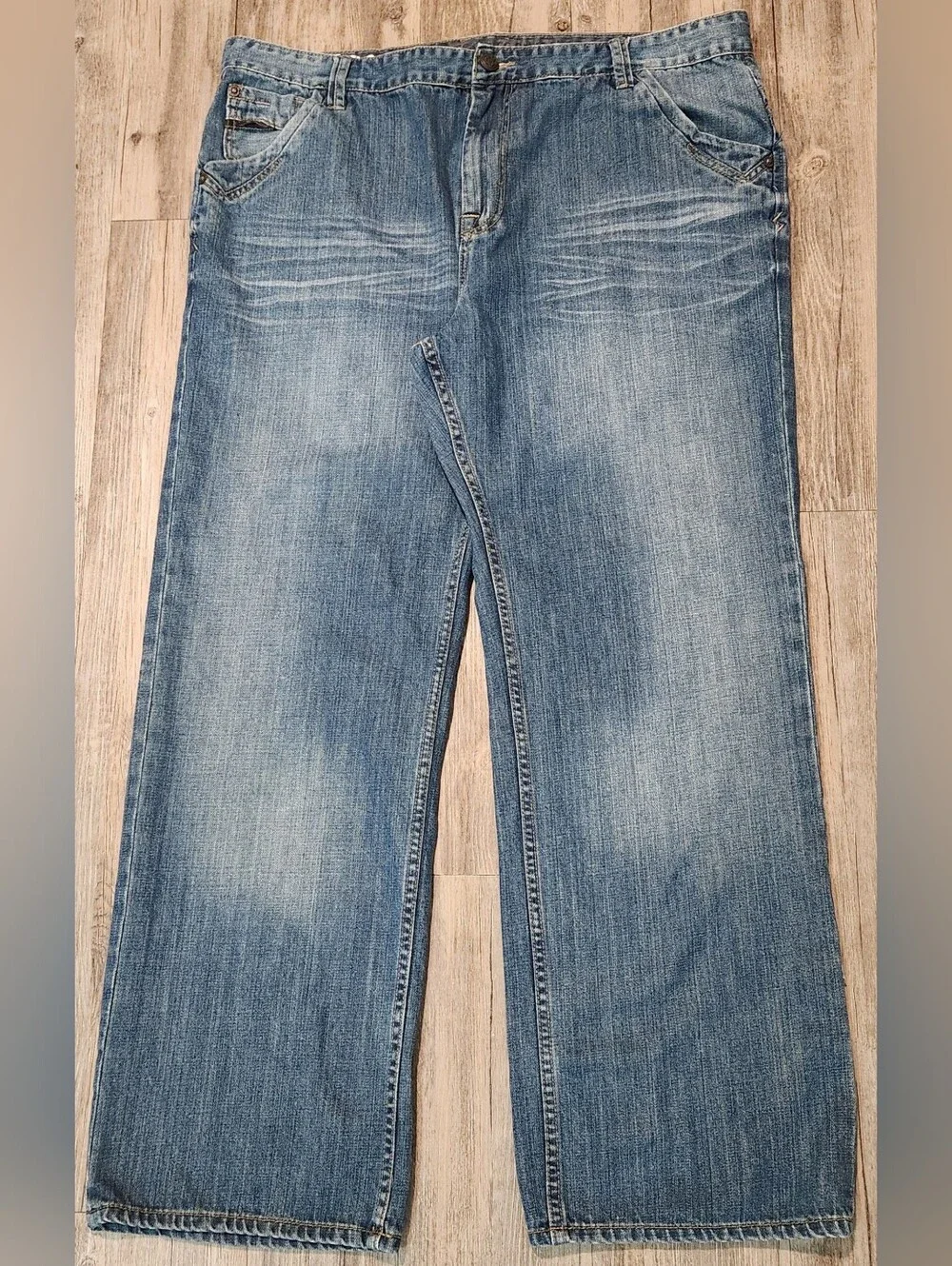 Ecko Unlimited Men's Light Blue Loose Fit Jeans with Embroidered Pockets Size 42
